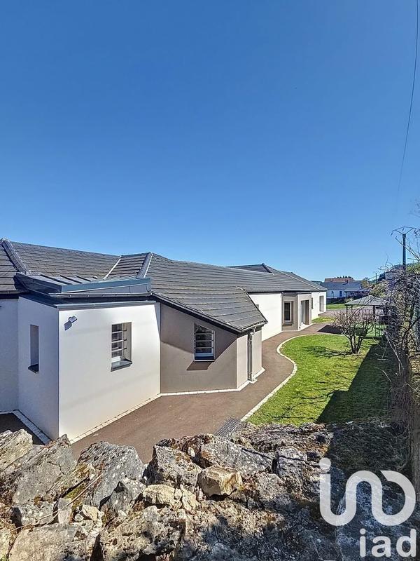 Maison - 303 m² - 8 pièces