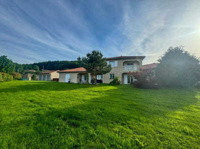 Maison - 275 m² - 7 pièces