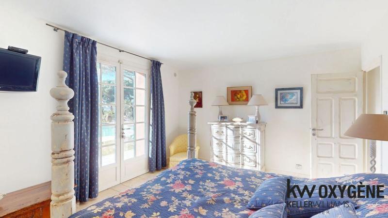 Propriété - 980 m²