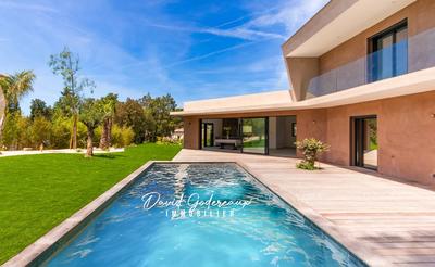 Villa - 287 m² - 8 pièces