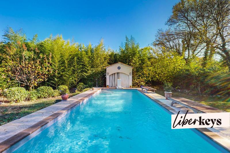 Maison - 330 m² - 6 pièces