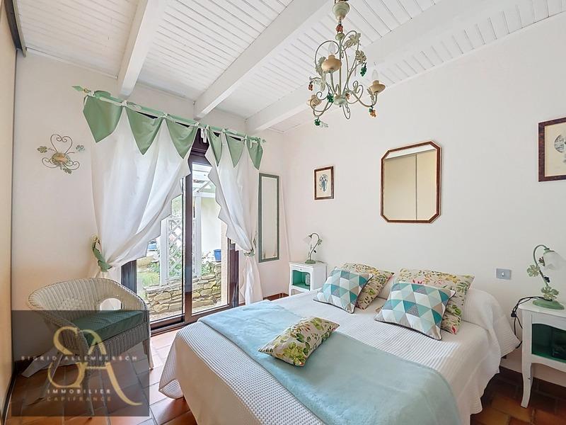 Maison - 250 m² - 13 pièces