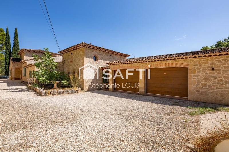 Maison - 220 m² - 8 pièces