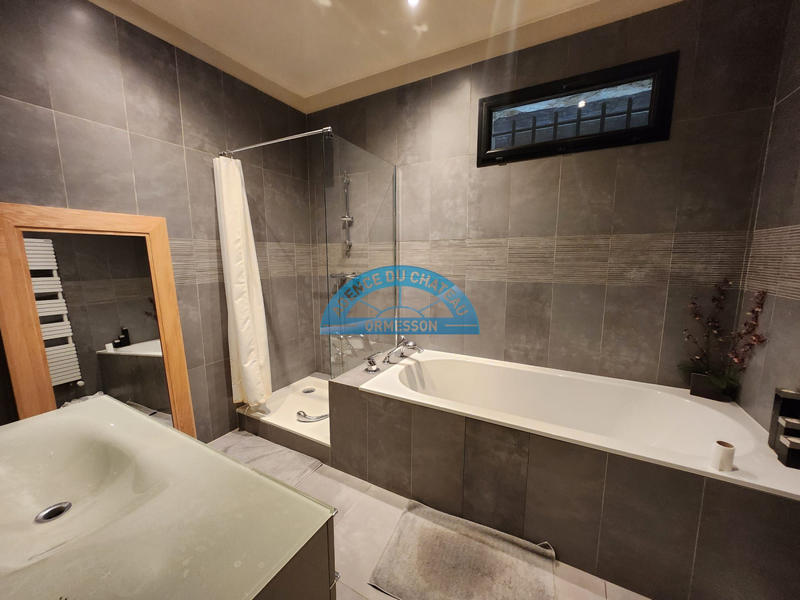 Maison - 254 m² - 10 pièces