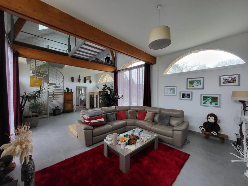 Maison - 282 m² - 11 pièces