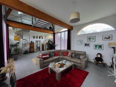 Maison - 282 m² - 11 pièces