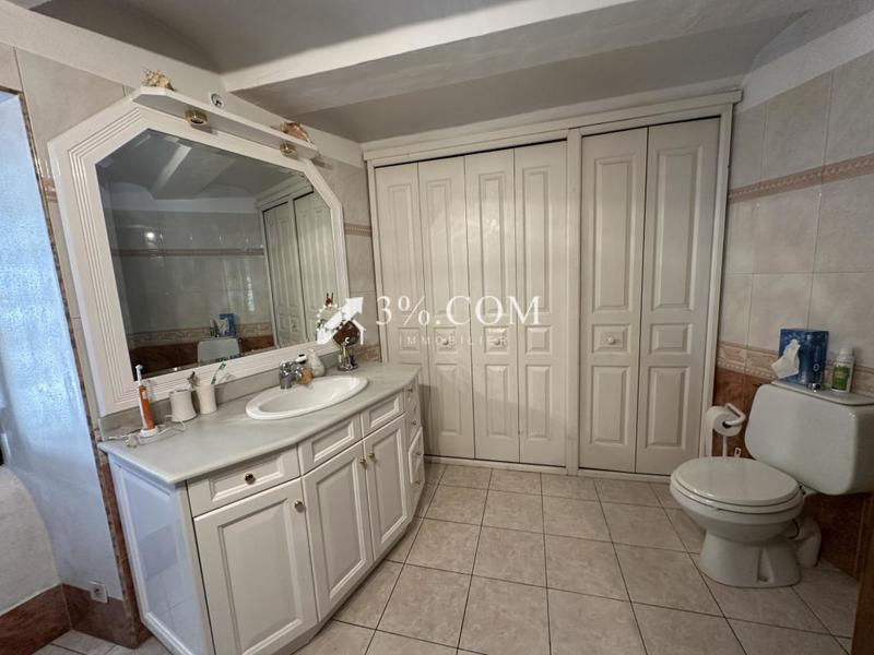 Mas - 242 m² - 9 pièces