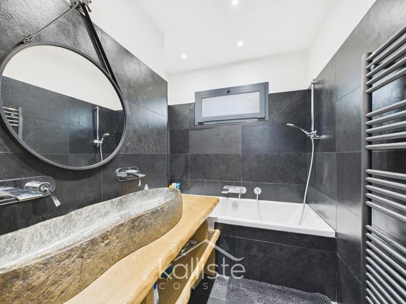 Appartement - 93 m² - 4 pièces