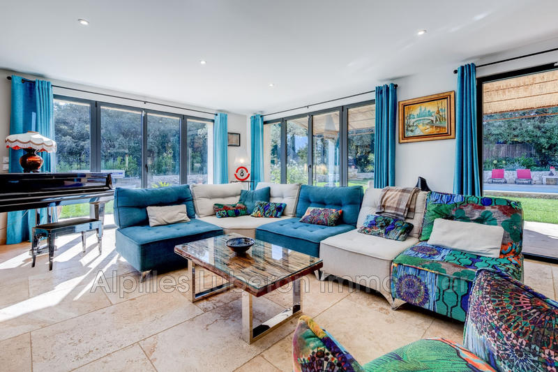 Propriété - 250 m² - 7 pièces