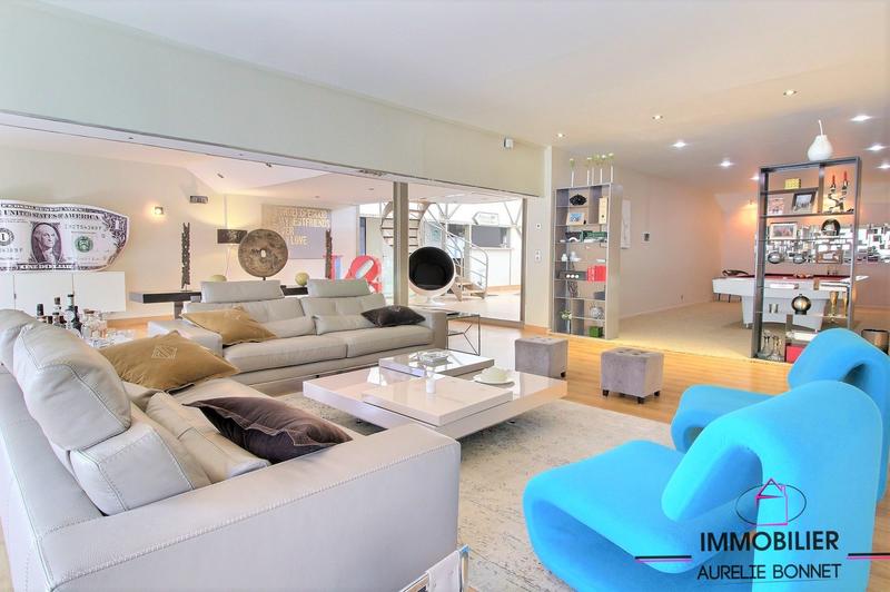 Maison - 241 m² - 7 pièces