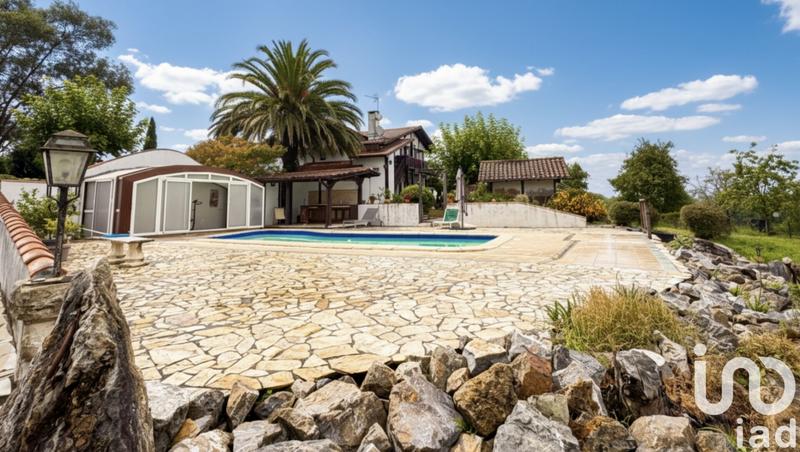 Maison - 290 m² - 9 pièces