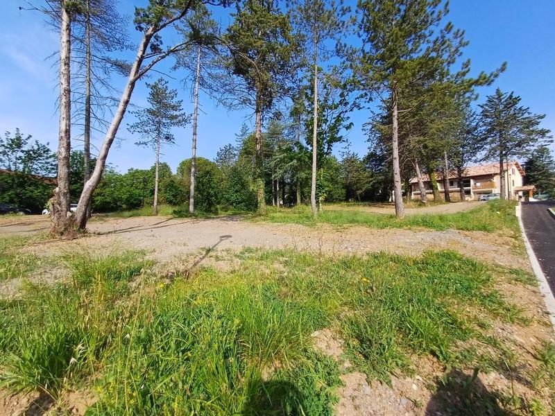 Terrain constructible - 683 m²