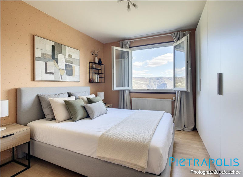 Maison traditionnelle - 176 m² - 8 pièces