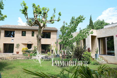 Maison - 182 m² - 6 pièces