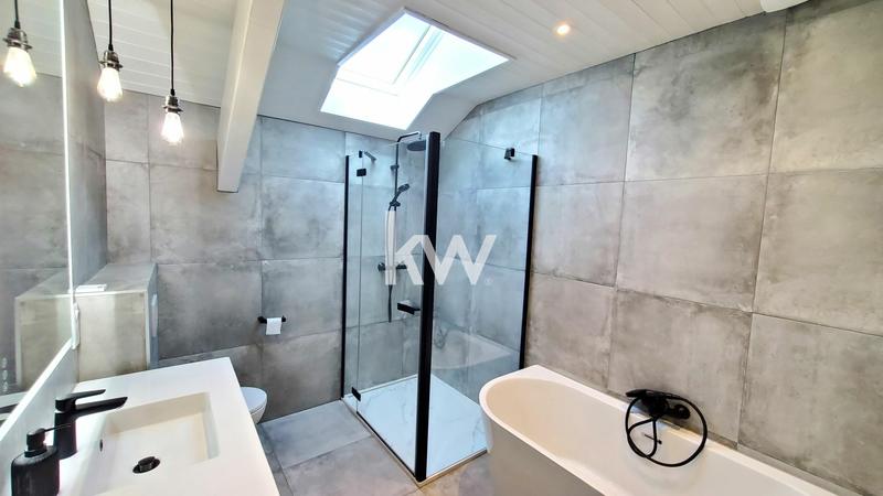 Maison - 223 m² - 8 pièces