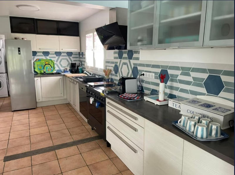 Maison - 258 m² - 13 pièces