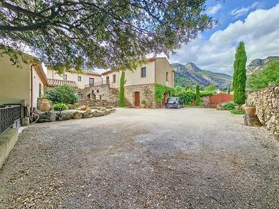 Maison - 220 m² - 7 pièces