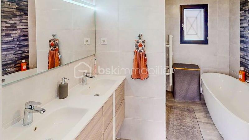 Maison - 115 m² - 5 pièces