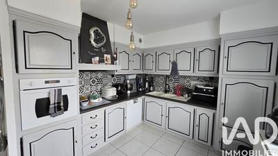 Maison - 223 m² - 13 pièces