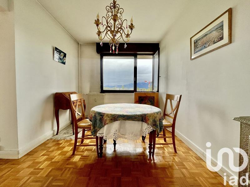 Appartement - 99 m² - 4 pièces