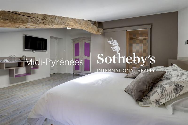 Maison - 542 m² - 15 pièces