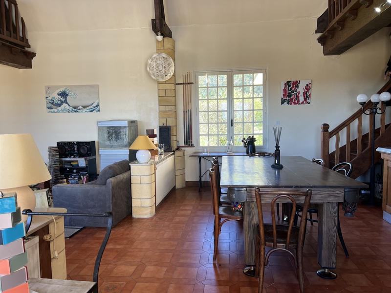 Maison traditionnelle - 320 m² - 7 pièces