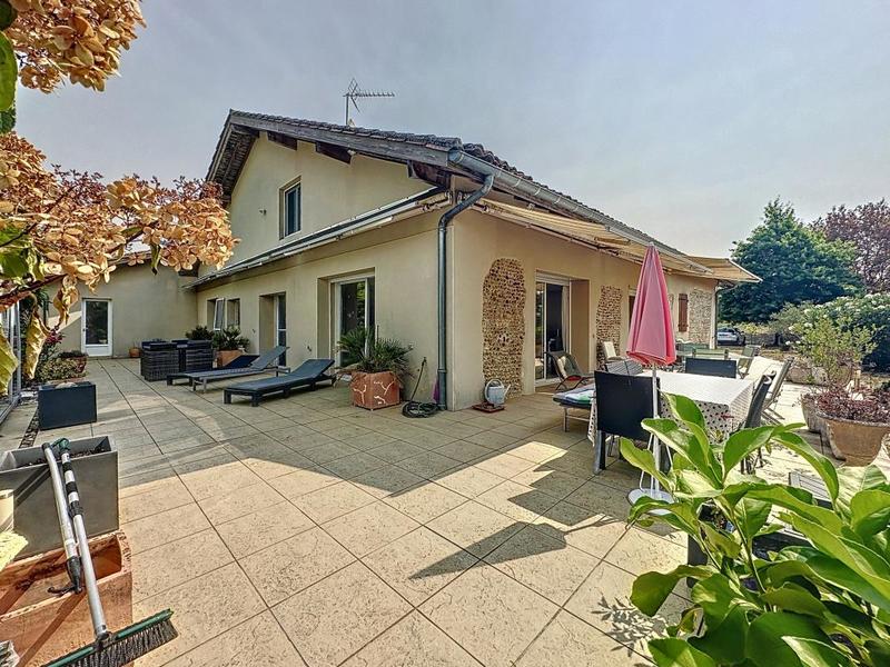 Maison en pierre - 232 m² - 7 pièces