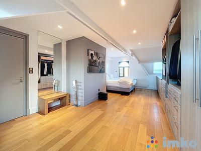 Maison - 250 m² - 5 pièces