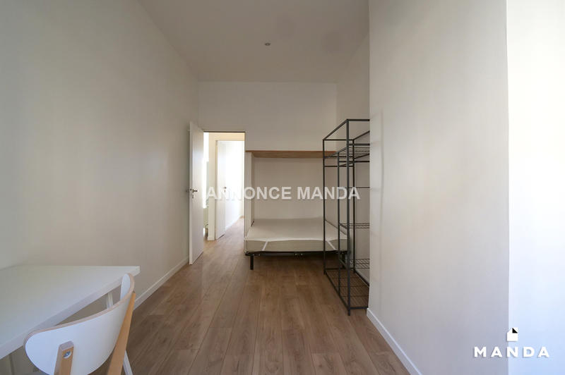 Chambre - 10 m² - 6 pièces