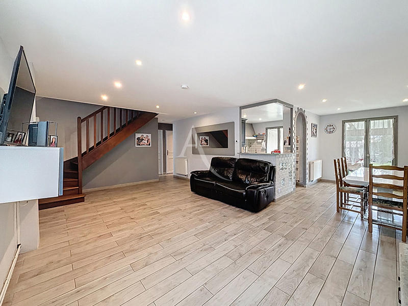 Maison - 104 m² - 6 pièces