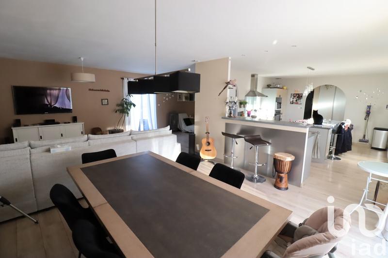 Maison - 202 m² - 7 pièces