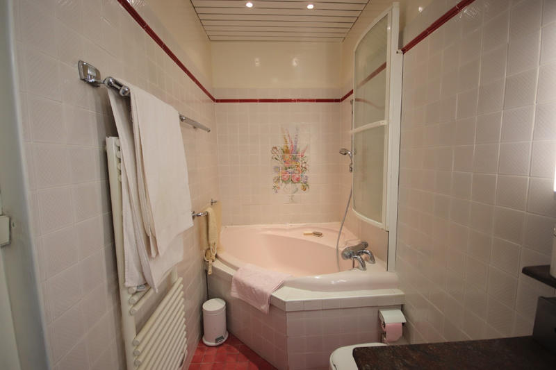 Maison - 300 m² - 8 pièces