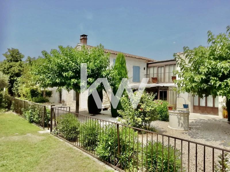 Maison - 300 m² - 11 pièces