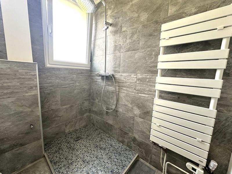 Maison - 195 m² - 9 pièces