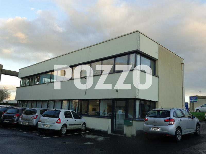 Local commercial - 114 m² - 9 pièces