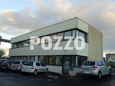 Local commercial - 114 m² - 9 pièces