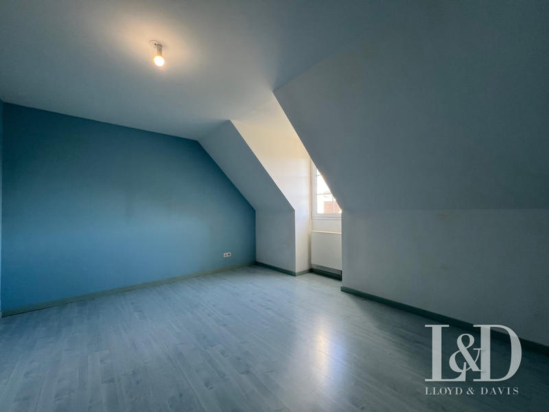 Maison - 204 m² - 7 pièces