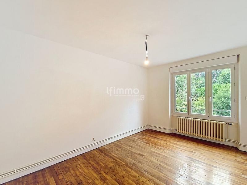 Maison - 213 m² - 9 pièces