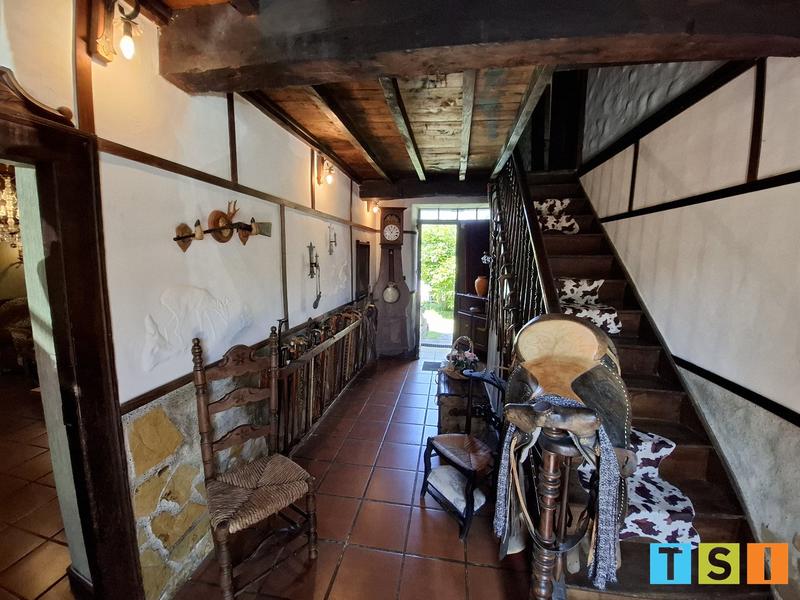 Maison - 270 m² - 6 pièces