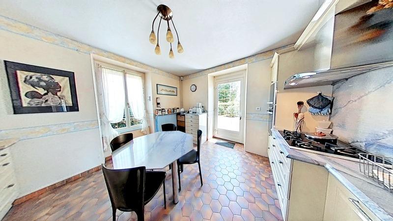 Maison - 240 m² - 10 pièces