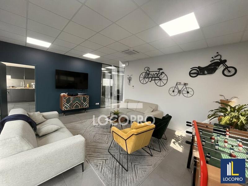 Local d'activité / Entrepôt - 3 700 m²