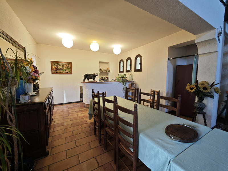 Maison - 410 m² - 9 pièces