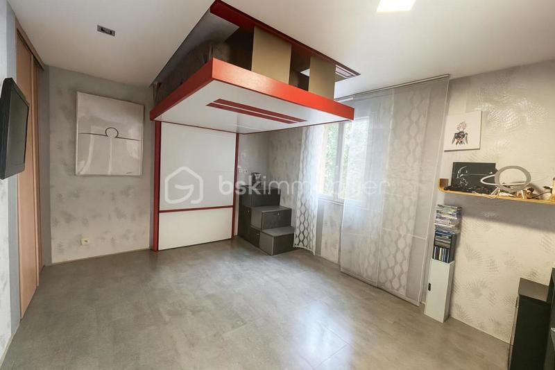 Maison - 201 m² - 7 pièces