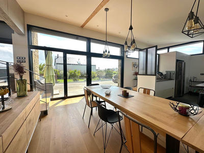 Maison - 250 m² - 7 pièces