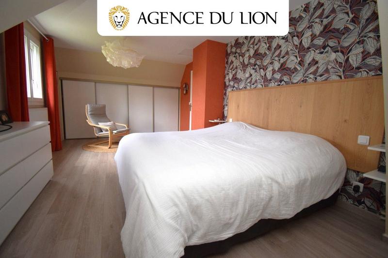 Maison - 217 m² - 8 pièces