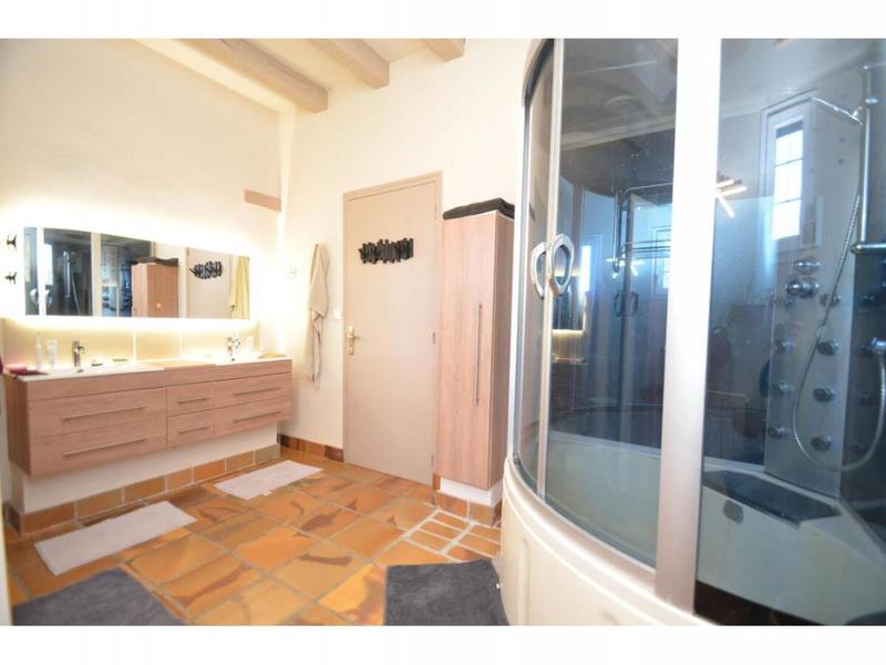 Maison - 210 m² - 6 pièces