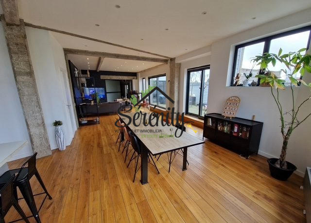Loft - 140 m² - 4 pièces