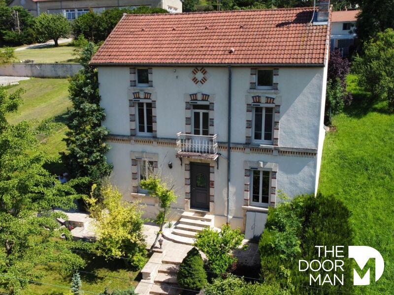 Maison - 200 m² - 7 pièces