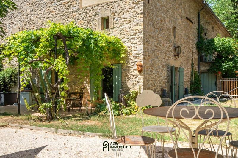 Propriété - 406 m² - 9 pièces