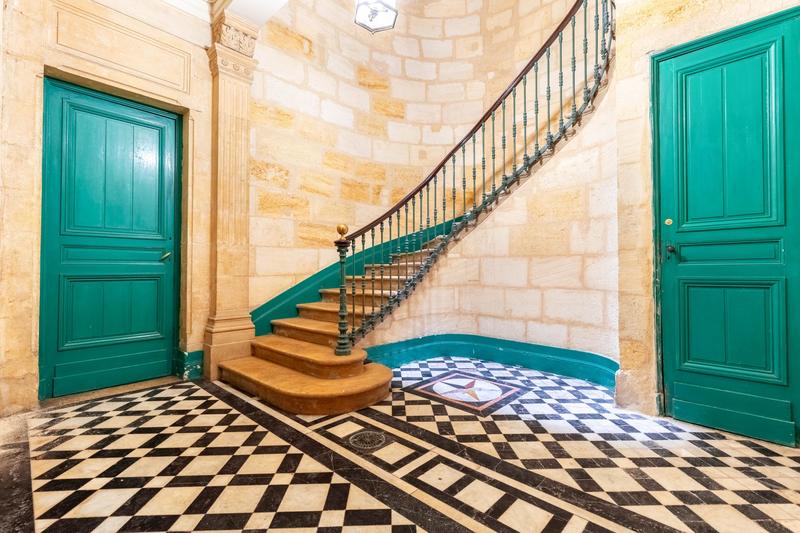 Appartement - 155 m² - 7 pièces